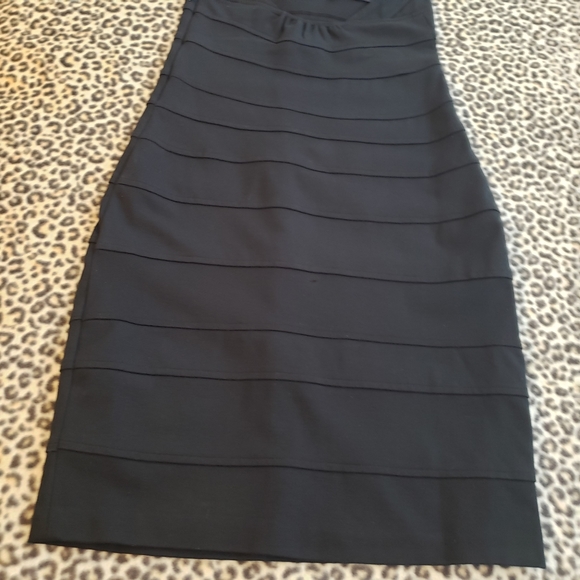 Cache Solid Black Body Con Unlined Stretchy Halter Midi Dress, Size 4, GUC - Picture 11 of 14